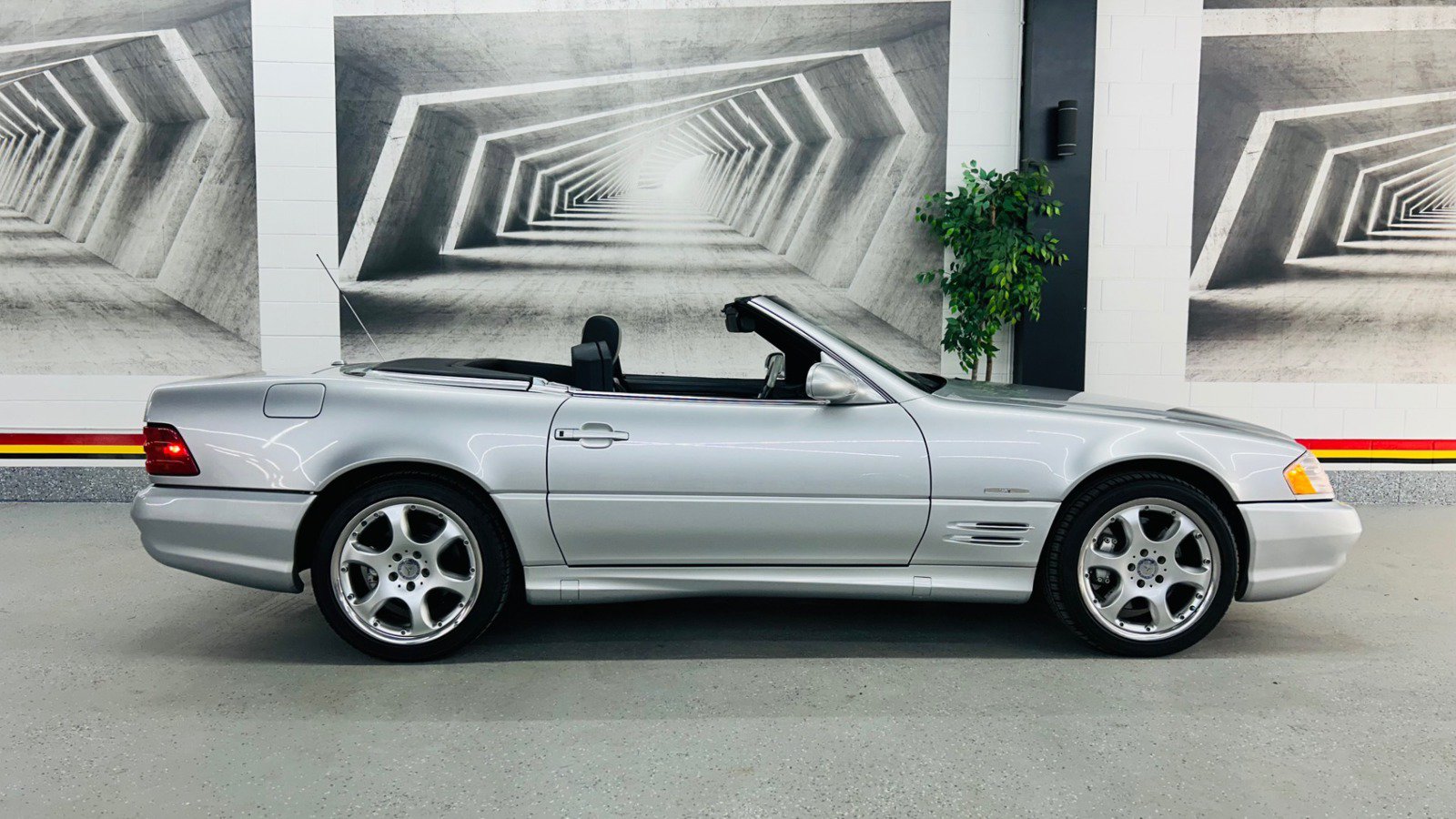 Used 2002 Mercedes-Benz SL 500 image 4