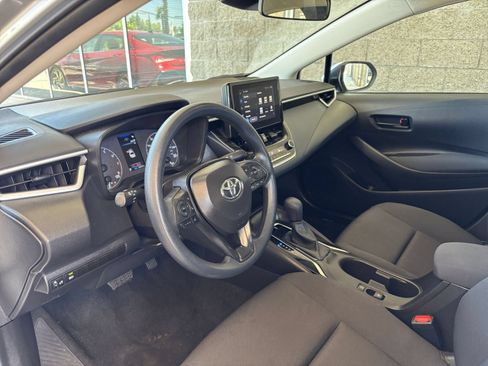 Used 2025 Nissan Versa SV FWD image 33