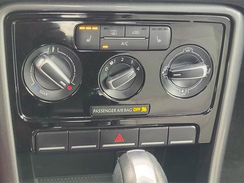 Used 2017 Volkswagen Beetle 1.8T SE image 17