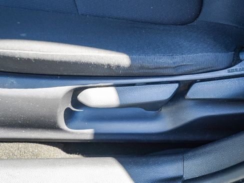 Used 2021 Toyota Corolla LE w/ Carpet Mat Package (TMS) FWD image 22