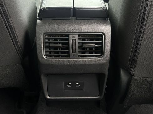Used 2025 Nissan Rogue SV FWD image 25
