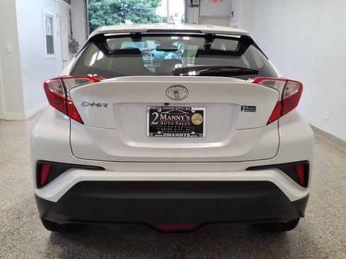 Used 2018 Toyota C-HR XLE Premium FWD image 5