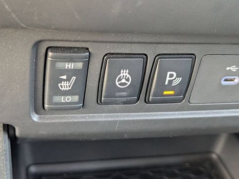 Used 2025 Nissan Frontier SV w/ SV Convenience Package RWD image 16