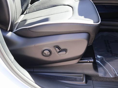 New 2026 Chrysler Pacifica Limited w/ S Appearance Package image 10