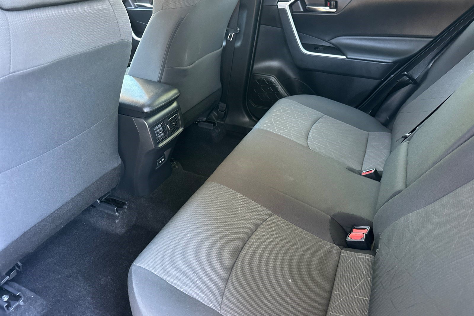 Used 2024 Toyota RAV4 XLE w/ Convenience Package FWD image 27