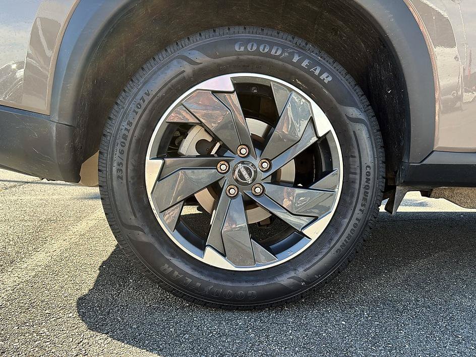 Certified 2025 Nissan Rogue SV AWD/4WD image 11