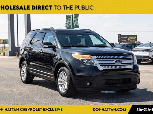Used 2014 Ford Explorer XLT w/ Equipment Group 202A AWD/4WD image 21