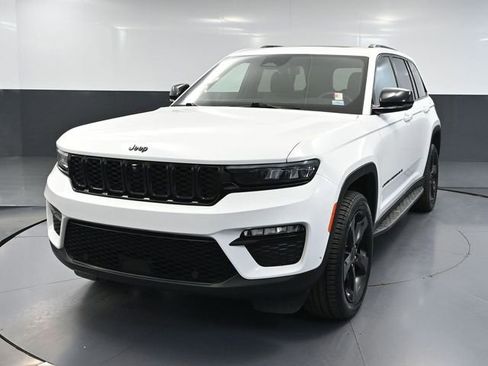 Used 2024 Jeep Grand Cherokee Limited w/ Luxury Tech Group II AWD/4WD image 13