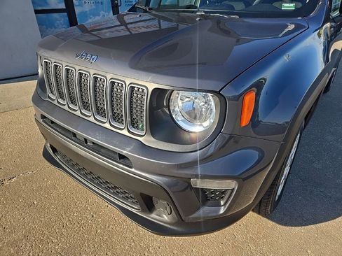 Used 2023 Jeep Renegade Latitude AWD/4WD image 14