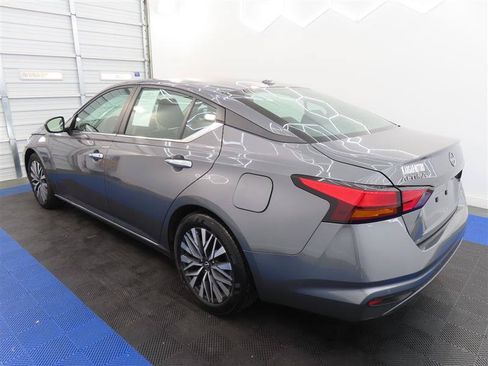 Used 2025 Nissan Altima 2.5 SV FWD image 6