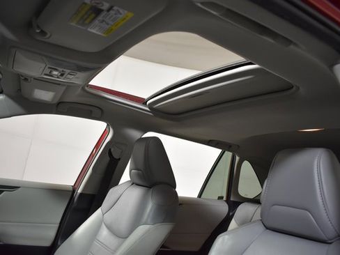 Used 2019 Toyota RAV4 XLE Premium image 39