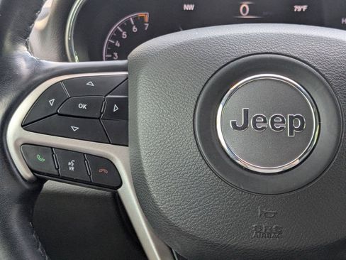 Used 2022 Jeep Grand Cherokee Laredo X image 22