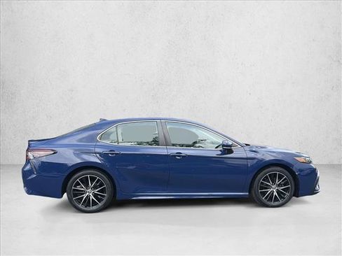 Used 2023 Toyota Camry SE FWD image 4