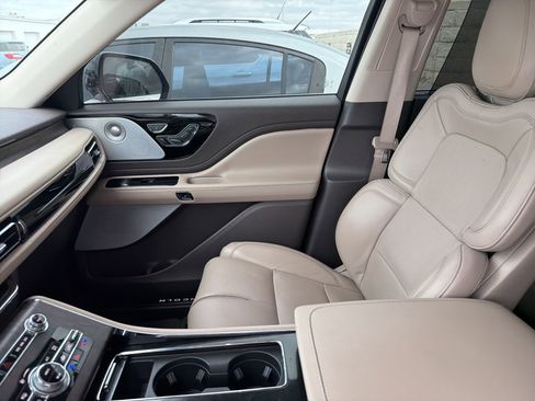 Used 2023 Lincoln Aviator Reserve w/ Equipment Group 201A image 12
