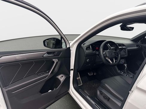 Used 2022 Volkswagen Tiguan SE R-Line AWD/4WD image 11