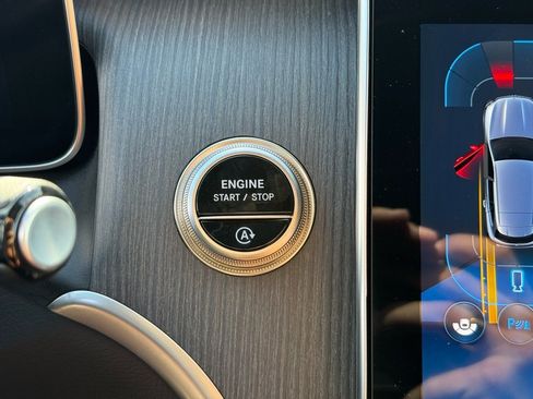 Certified 2025 Mercedes-Benz GLC 300 image 29