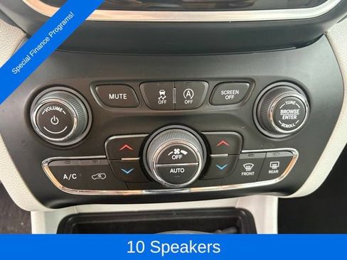 Used 2019 Jeep Cherokee Limited FWD image 20