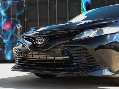 Used 2020 Toyota Camry LE FWD image 31