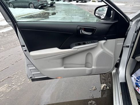 Used 2014 Toyota Camry XLE image 23