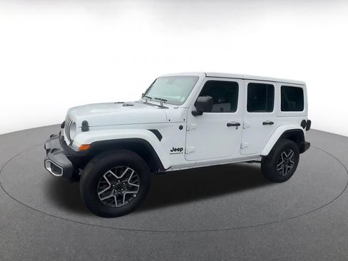 Used 2025 Jeep Wrangler Unlimited Sahara AWD/4WD image 7