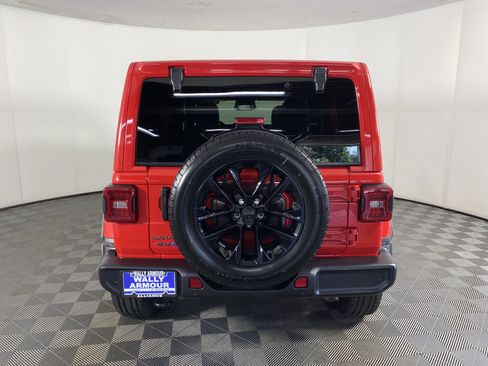 Used 2025 Jeep Wrangler Unlimited Sahara w/ Safety Group AWD/4WD image 8