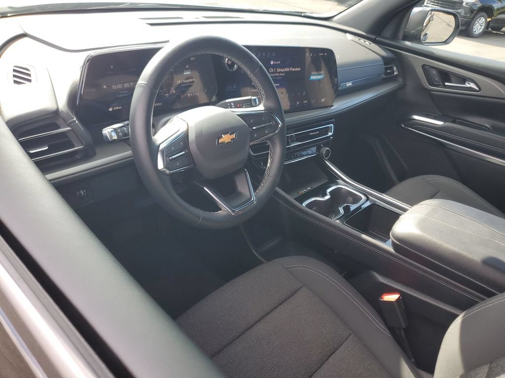Used 2026 Chevrolet Traverse LT FWD image 10