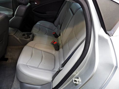 Used 2016 Chevrolet Volt LT w/ Comfort Package image 10