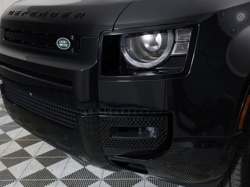 Used 2024 Land Rover Defender 90 V8 image 41