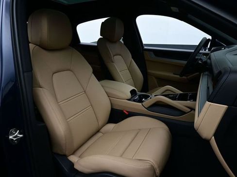 New 2026 Porsche Cayenne Coupe AWD/4WD image 18