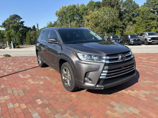 Used 2018 Toyota Highlander Limited Platinum FWD image 19