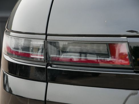 Used 2025 Land Rover Range Rover Evoque S image 11