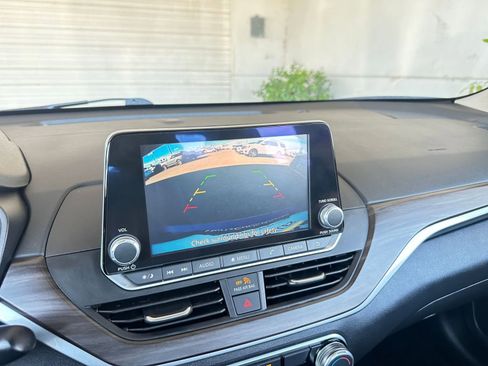 Used 2024 Nissan Altima 2.5 SV image 17