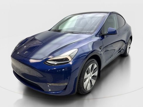 Used 2023 Tesla Model Y Long Range AWD/4WD image 2