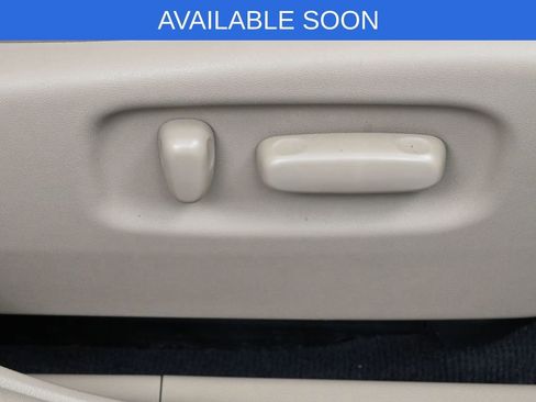 Used 2013 Toyota Highlander Limited image 37