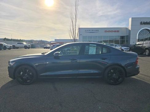 Used 2024 Volvo S60 B5 Core image 2