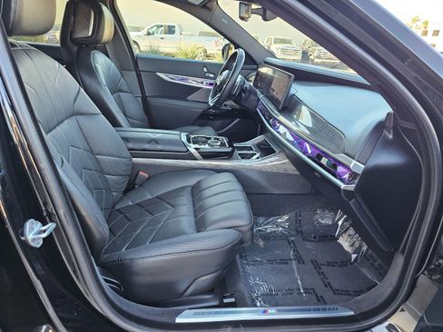 Used 2025 BMW 740i image 40