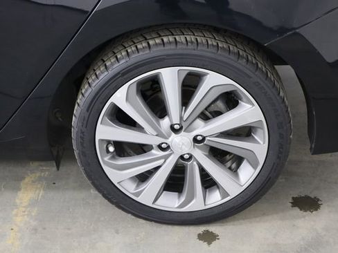 Used 2022 Hyundai Accent Limited FWD image 38