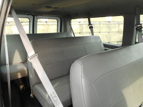 Used 2002 Ford E-350 and Econoline 350 XL image 23