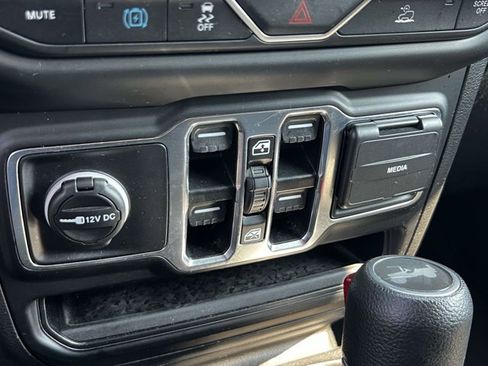 Used 2023 Jeep Wrangler Unlimited w/ Cold Weather Group AWD/4WD image 28