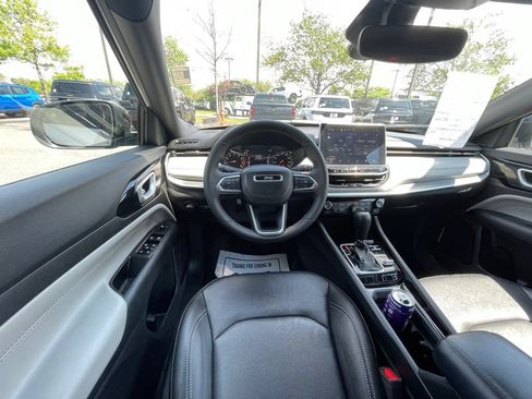 Certified 2025 Jeep Compass Limited AWD/4WD image 19