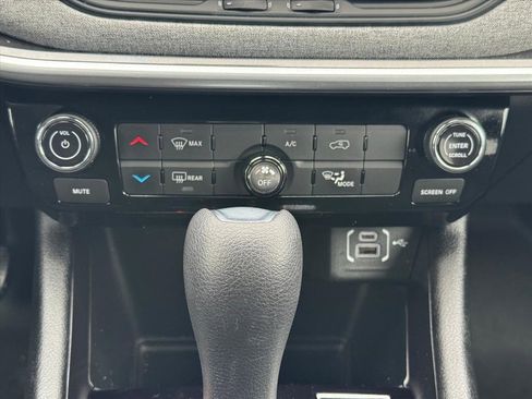Used 2025 Jeep Compass Sport image 15