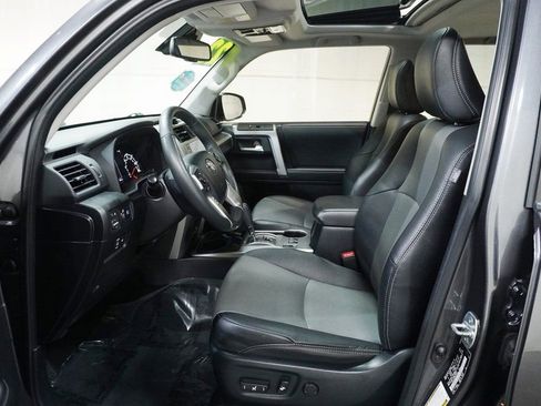 Used 2022 Toyota 4Runner SR5 Premium image 11