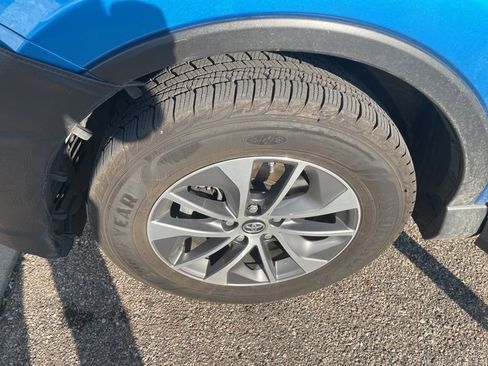 Used 2018 Toyota RAV4 XLE w/ Carpet Mat Package AWD/4WD image 22