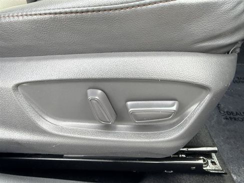 Used 2020 Toyota Camry XLE FWD image 16
