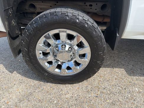 Used 2016 GMC Sierra 2500 Denali w/ Suspension Package, Off-Road AWD/4WD image 18