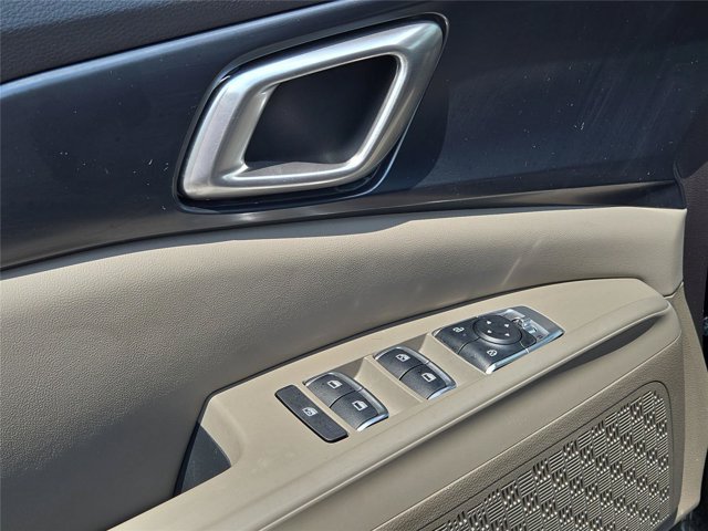 Used 2025 Kia Carnival FWD image 43