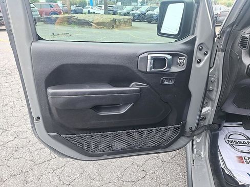 Used 2023 Jeep Gladiator Sport AWD/4WD image 9