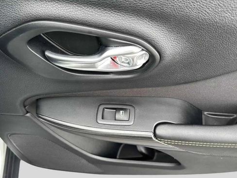 Used 2017 Jeep Cherokee Latitude w/ Comfort/Convenience Group image 20