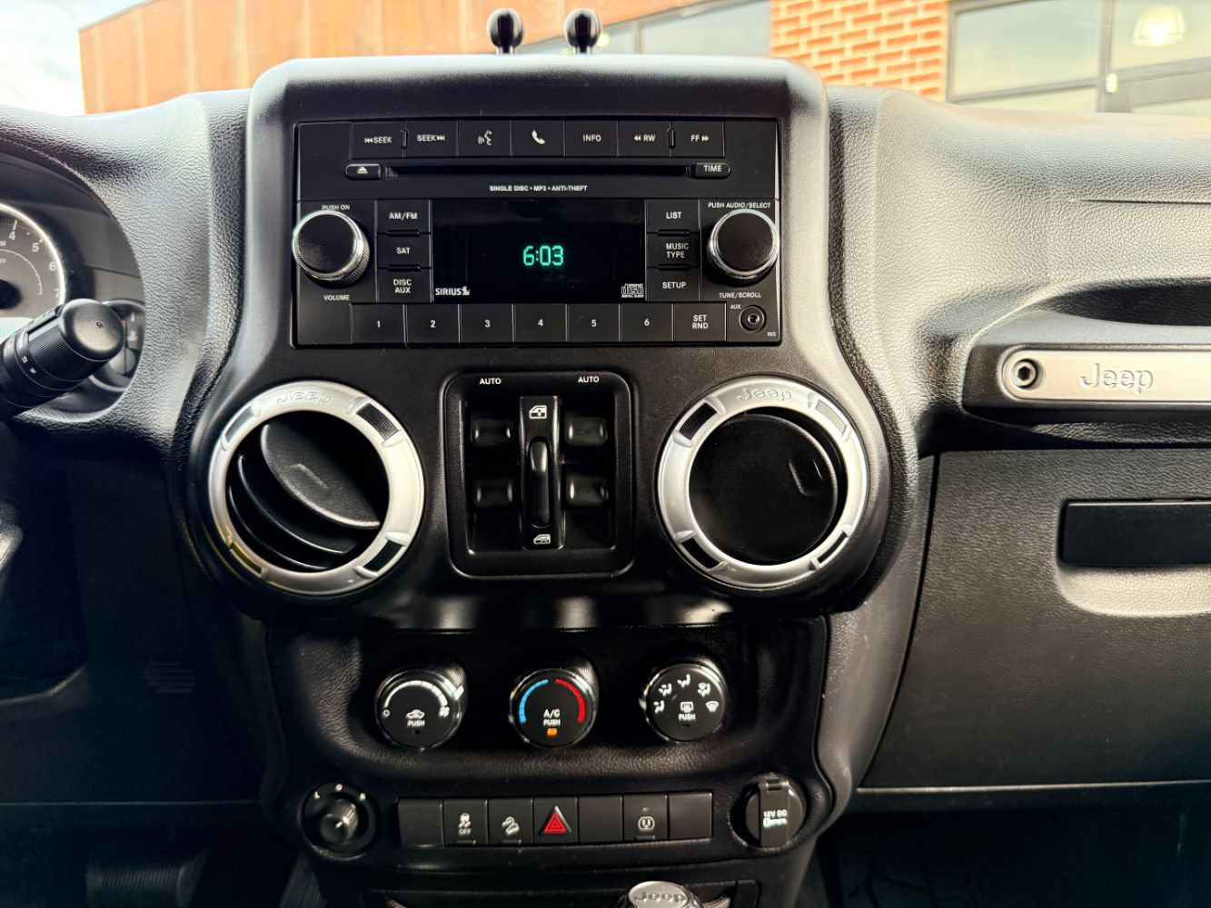 Used 2013 Jeep Wrangler Unlimited Rubicon w/ Connectivity Group AWD/4WD image 16