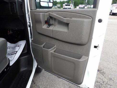 Used 2022 Chevrolet Express 2500 w/ Driver Convenience Package RWD image 31